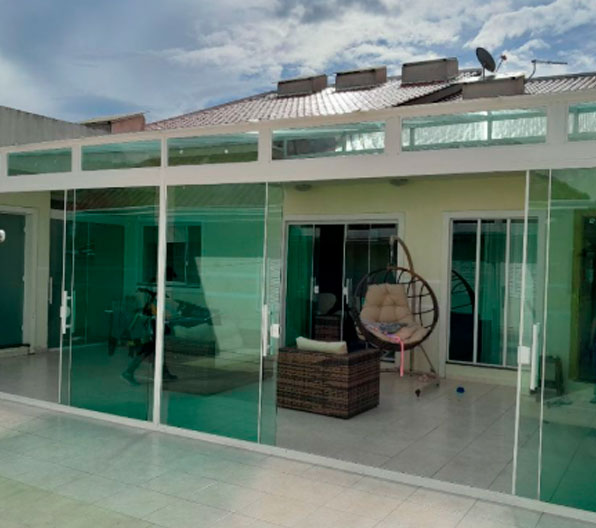 Portas de vidro temperado sob medida em Florianópolis